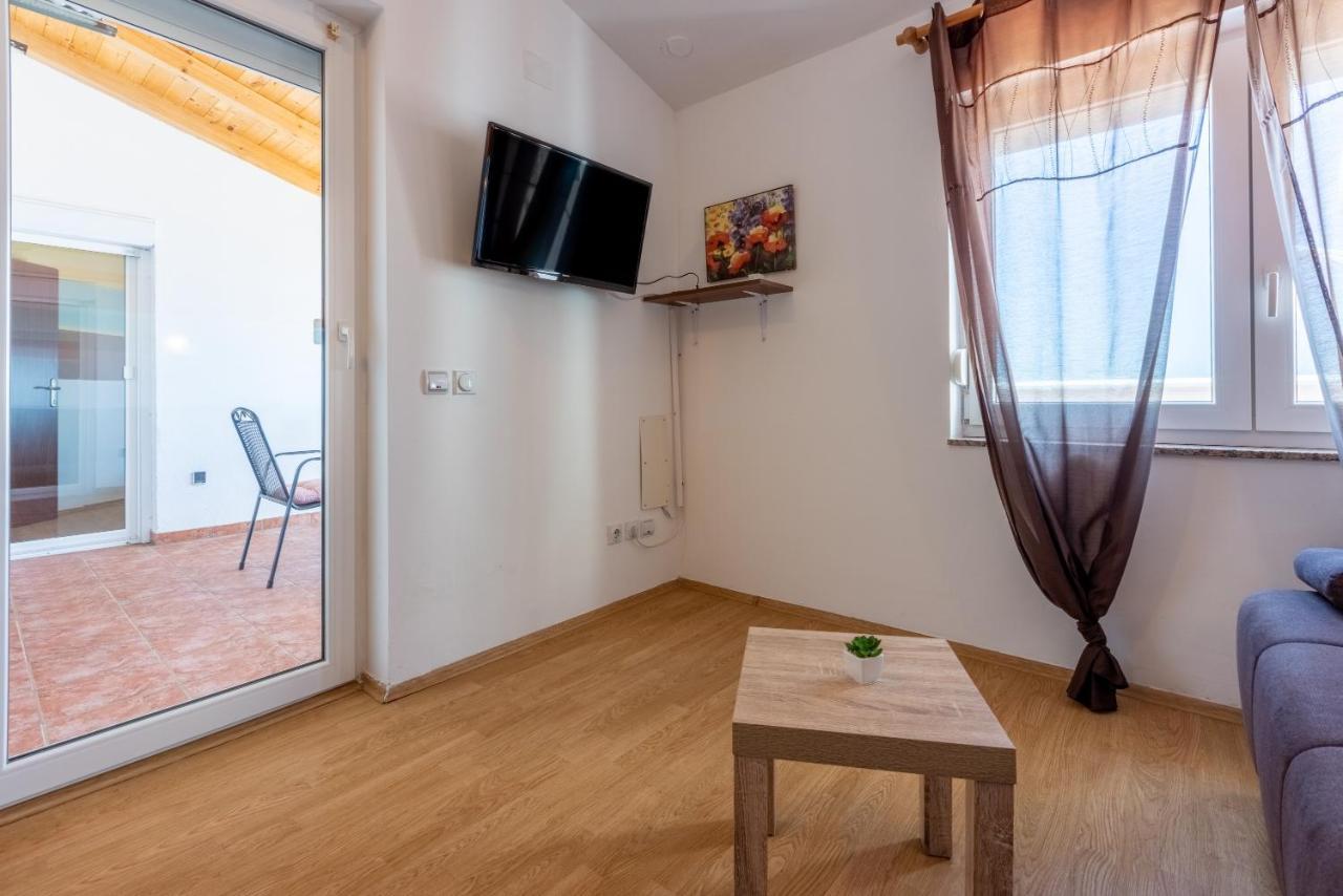 Apartments Antonija Цриквеница Экстерьер фото